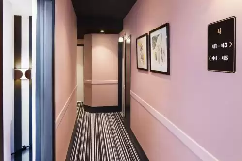Hotel Pastel Paris - Corridor