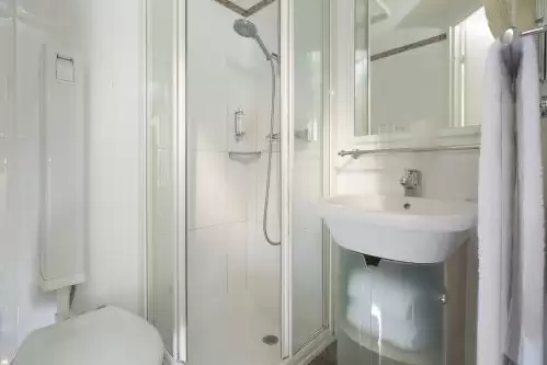 Hotel Pastel Paris - Bathroom shower